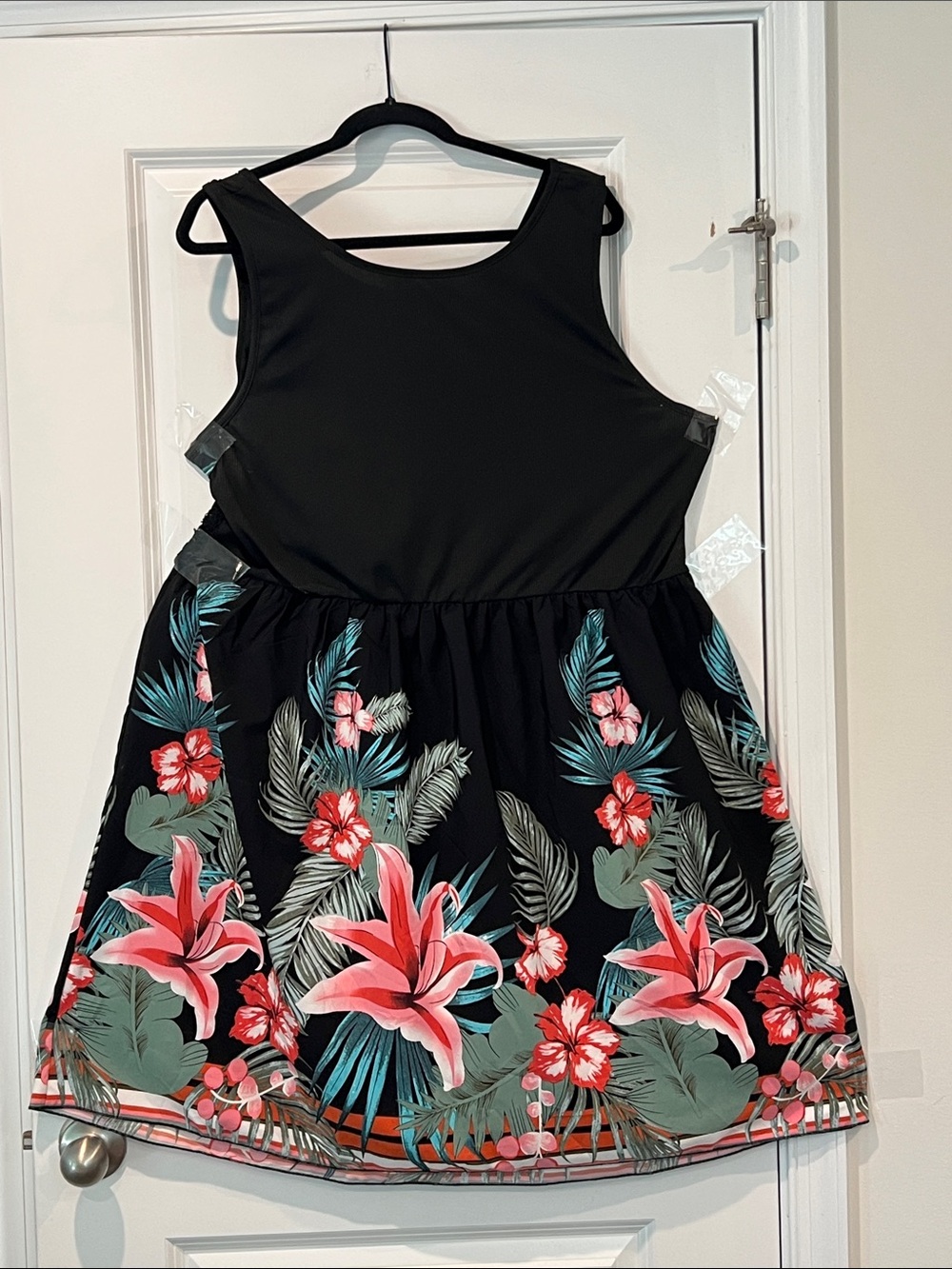 Black Sleeveless Floral Hem Casual Dress in Black and Pink